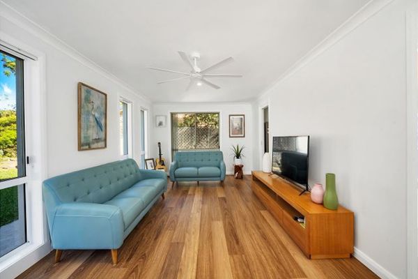 Cur61 – Shellys by Experience Jervis Bay