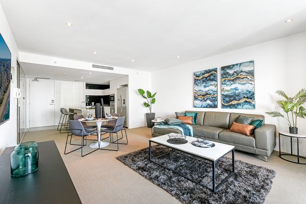 Oracle Broadbeach Gorgeous Modern 2 Bed 1 Bath Apartment