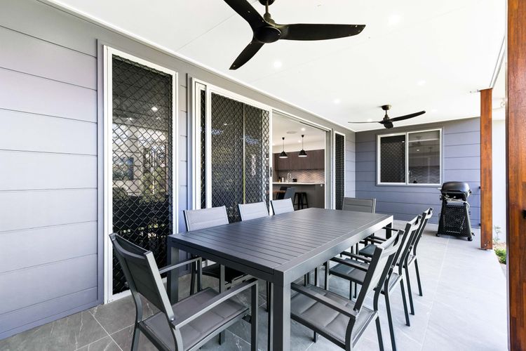  Enjoy the outdoors in style with the spacious veranda and barbecue area, where relaxation and culinary delights come together amidst the beauty of nature.