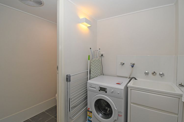 Coast Spacious Two Bedroom 1 Bathroom Apartment