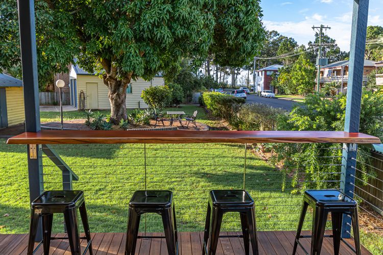 a charming space where al fresco dining meets the beauty of the outdoors.