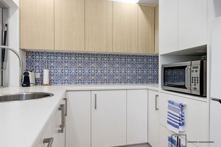 Downstairs Kitchennette