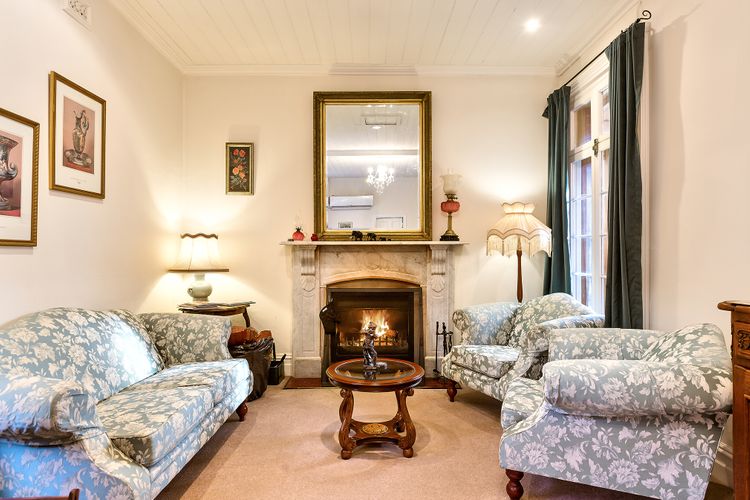 The Graces, Beechworth – Camellia – King Room