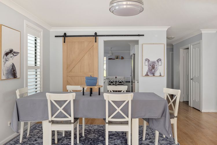  The dining area has a spacious 6-seating capacity, but it also has a fancy breakfast nook beside the windows to make your breakfast a little more special. 