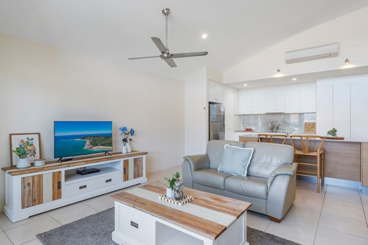 Malibu Apartments Unit 1 and 2 – 5 Oak Street