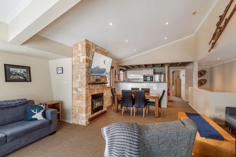 Lodge Chalet (Sleeps 6)