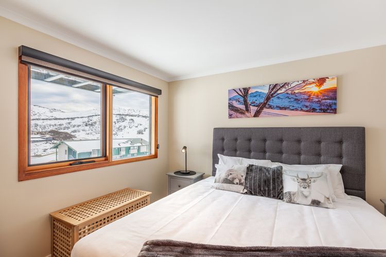 Lodge Chalet (Sleeps 6)