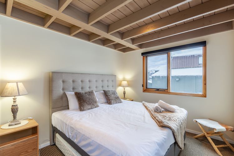Lodge Chalet (Sleeps 6)