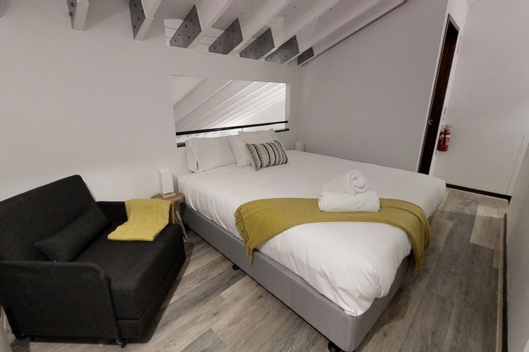 Studio Loft (Sleeps 2)