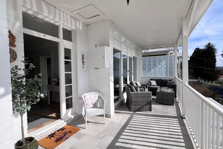 Glorious Views –  beautiful 1925 heritage house