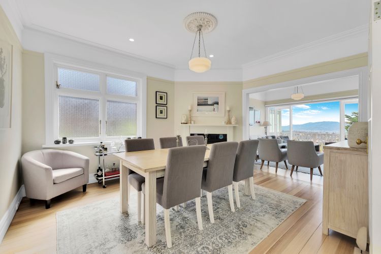 Glorious Views –  beautiful 1925 heritage house