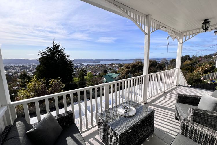 Glorious Views –  beautiful 1925 heritage house