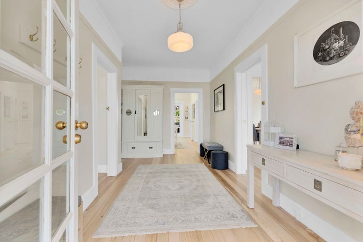 Glorious Views –  beautiful 1925 heritage house