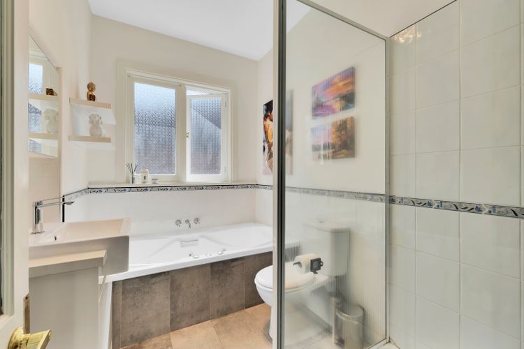 Glorious Views –  beautiful 1925 heritage house