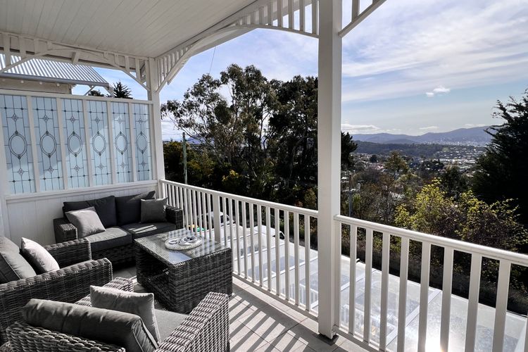 Glorious Views –  beautiful 1925 heritage house