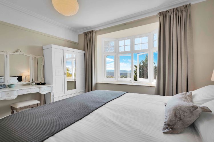 Glorious Views –  beautiful 1925 heritage house