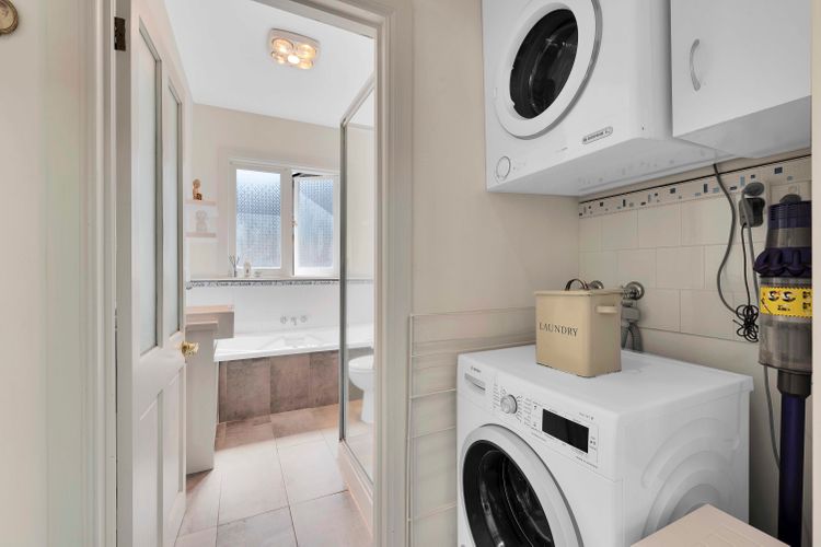Glorious Views –  beautiful 1925 heritage house