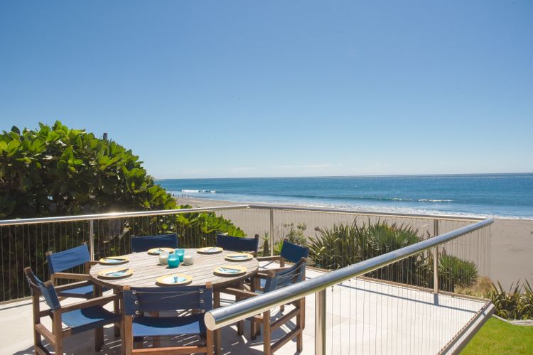 BEACHFRONT OAKURA
