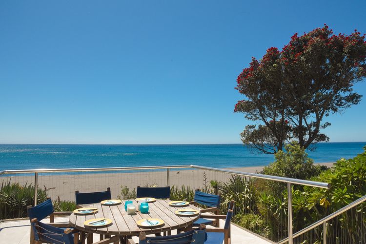 BEACHFRONT OAKURA