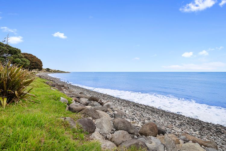 BEACHFRONT BREEZE