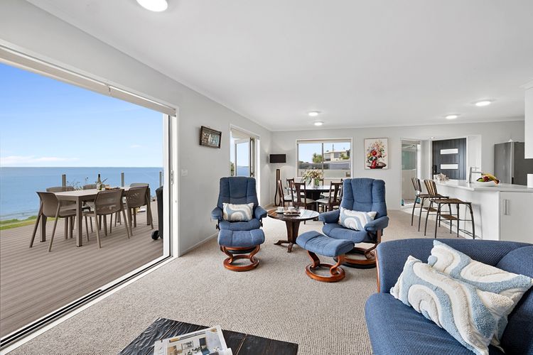 BEACHFRONT BREEZE