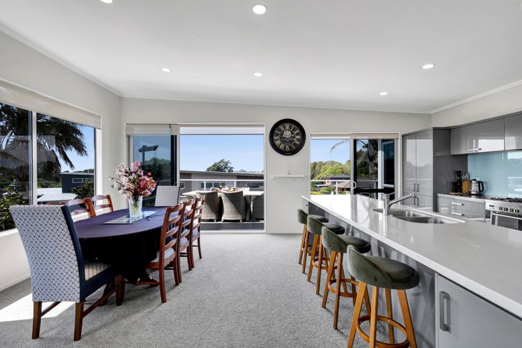 Dining & Kitchen