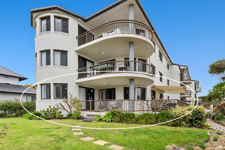 Shoreline 3 Beachfront Apartment