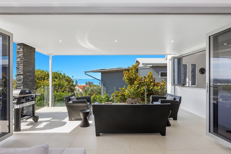 Seascape Views on Kingscliff Hill with Pool