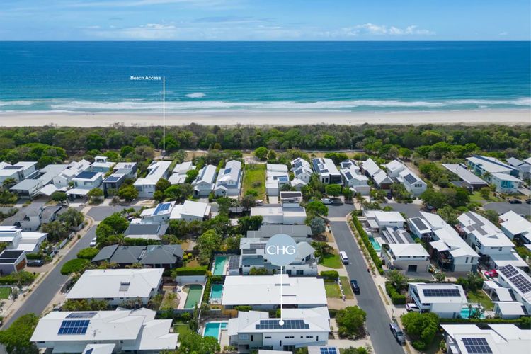 The Beachside Sanctuary -500m from Beach with Pool & Heated Spa