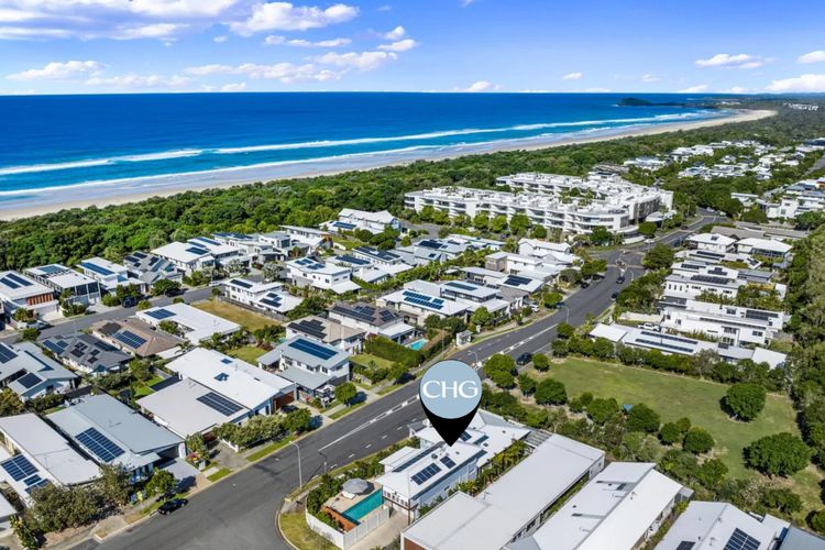 Coastal Hampton Retreat – with Heated Pool & Pet Friendly