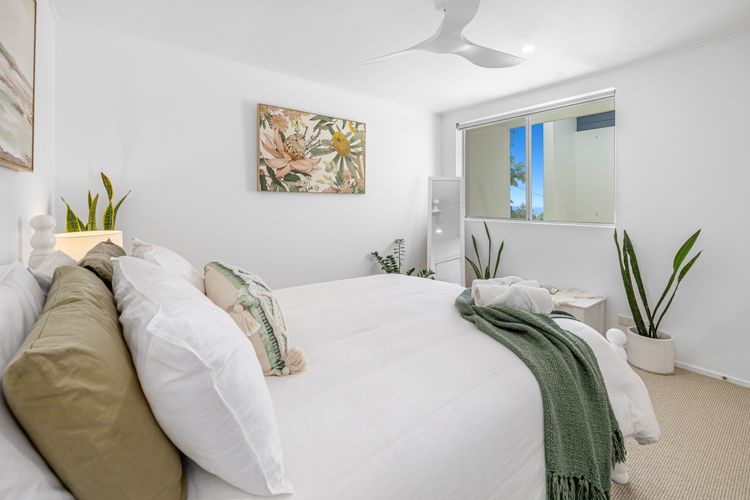 Luxe on the Beach – Coastal Elegance with Rooftop
