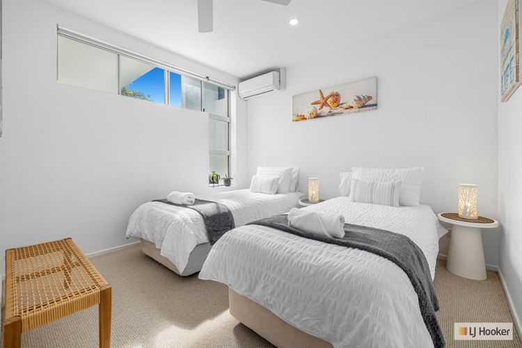 Luxe on the Beach – Coastal Elegance with Rooftop