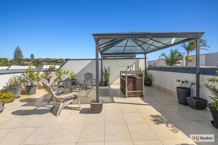 Luxe on the Beach – Coastal Elegance with Rooftop