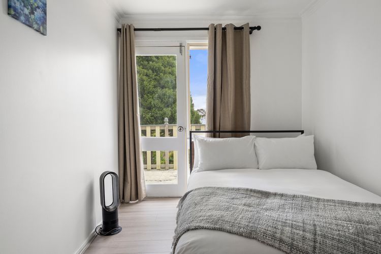 Narrow Neck Hideaway