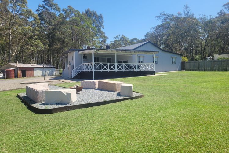 Holiday Homestead – Large Farm Stay Style Home