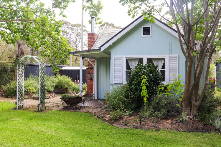 The Old Cottage – Country Couples Retreat