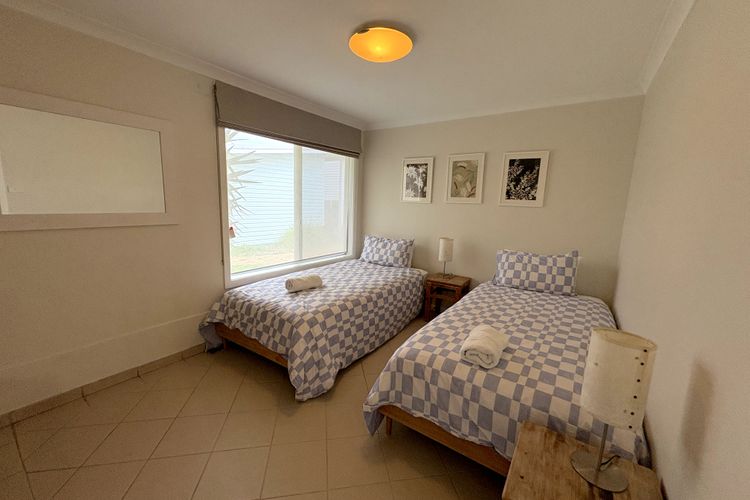 The Dolphin Beach House Vincentia – Beachfront In Vincentia