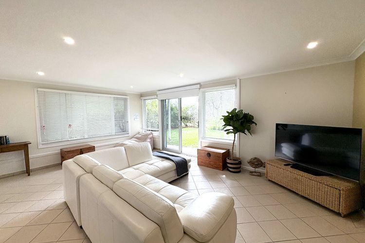 The Dolphin Beach House Vincentia – Beachfront In Vincentia