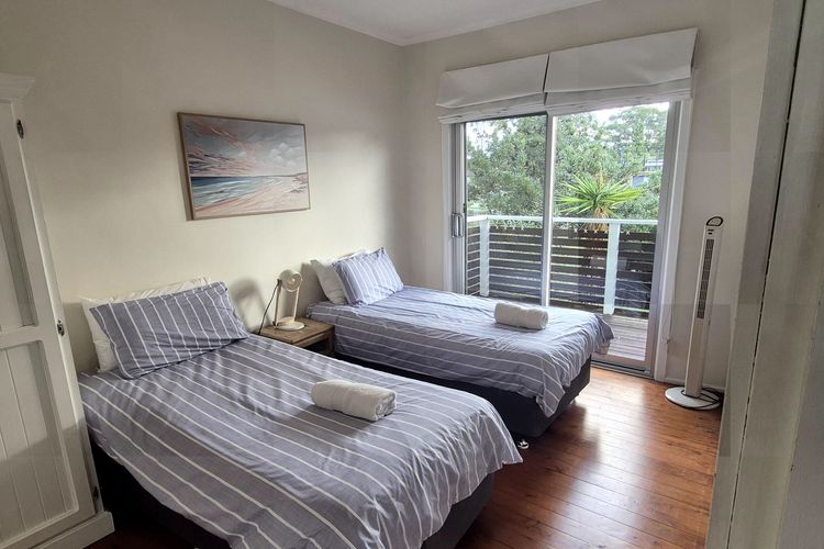 The Dolphin Beach House Vincentia Stay for 3 Pay for 2!  – Beachfront In Vincentia
