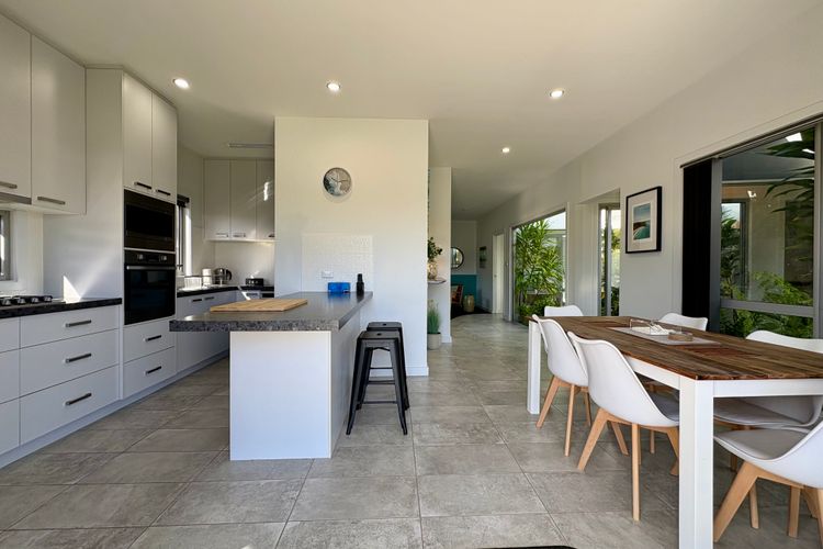 Secret Sanctuary On Seagrass – Luxury Coastal Retreat in Jervis Bay