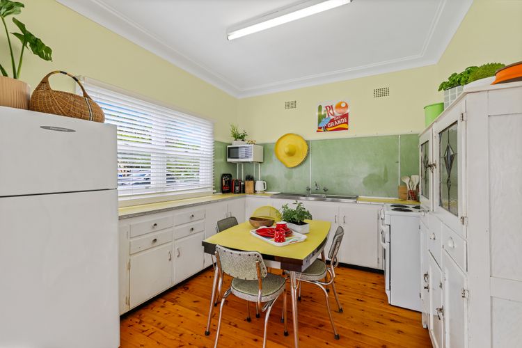 Coastal Retro House – Husky