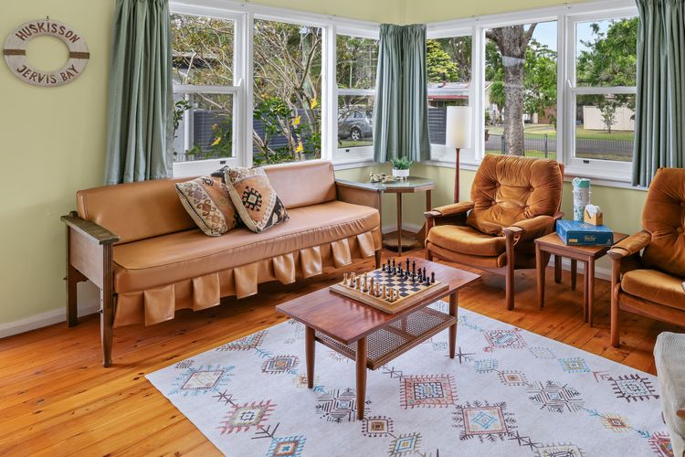 Coastal Retro House – Husky