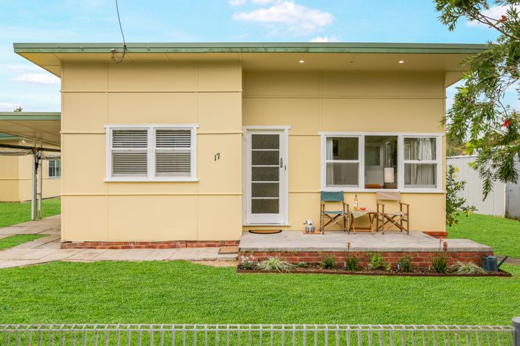 Coastal Retro House – Husky