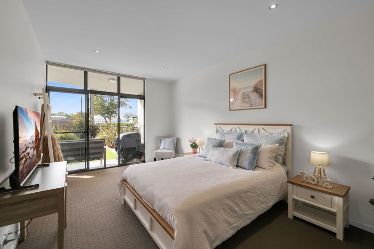 Our Beach House at Husky – Stay for 3 Pay for 2! Relax in Style