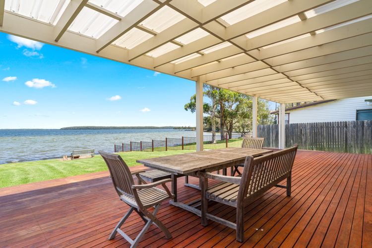 Tranquility Beach House – Absolute Waterfront