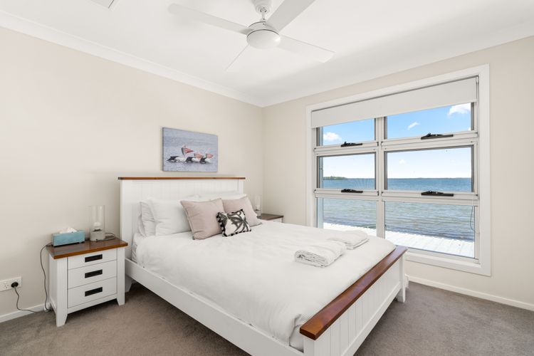 Tranquility Beach House – Absolute Waterfront