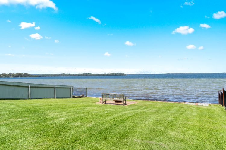 Tranquility Beach House – Absolute Waterfront