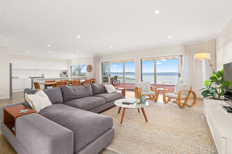 Tranquility Beach House – Absolute Waterfront
