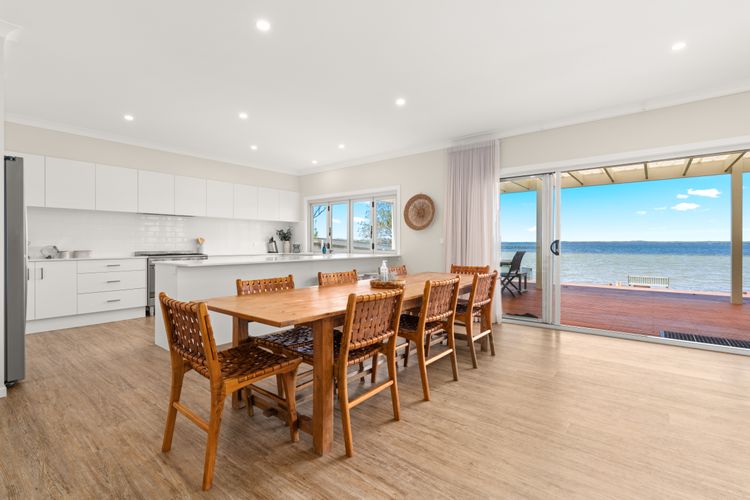 Tranquility Beach House – Absolute Waterfront