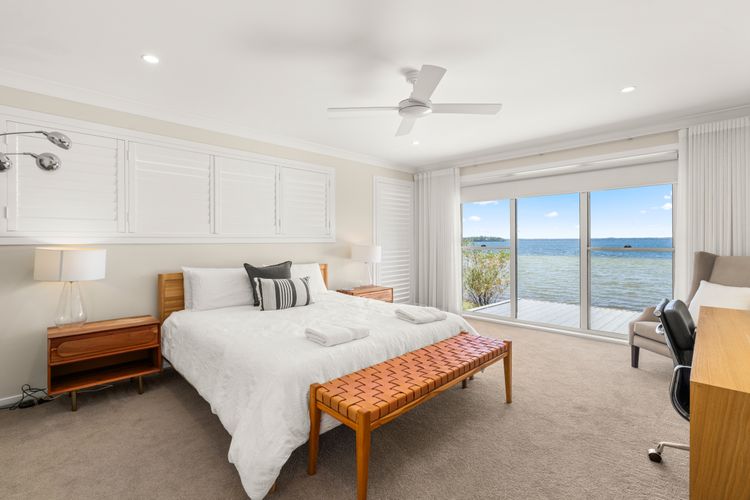Tranquility Beach House – Absolute Waterfront